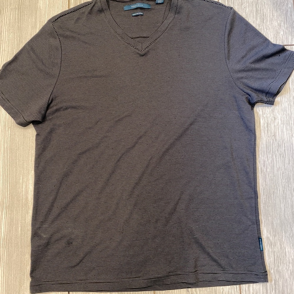 Mens Perry Ellis v neck size large.